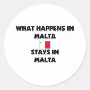 Pegatina Redonda Qué sucede en las estancias de MALTA allí