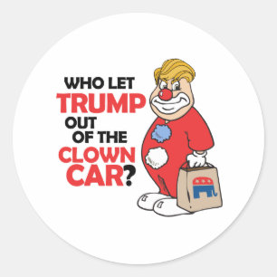 Pegatina Redonda ¿Quién dejó salir a Trump del coche de payasos - A
