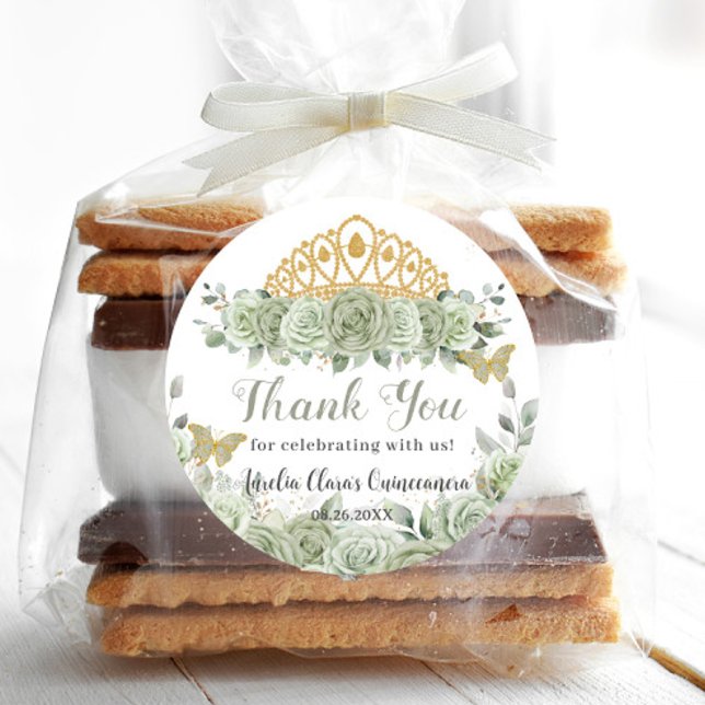 Pegatina Redonda Quinceañera Sage Green Floral Gold Crown Butfly (Subido por el creador)