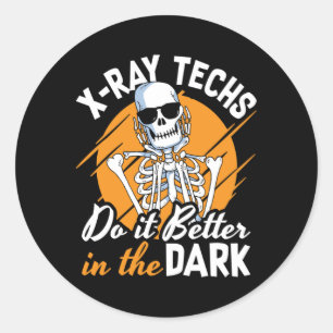 Pegatina Redonda Radiology X-Ray Techs Do It Better In The Dark