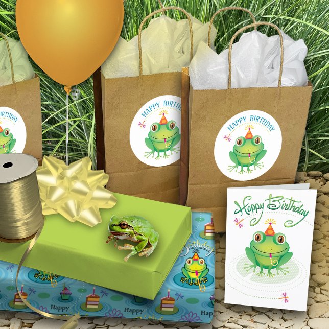 Pegatina Redonda Rana de cumpleaños banal (card: https://www.zazzle.com/green_birthday_frog_toads_of_fun_card-256650652448799397)