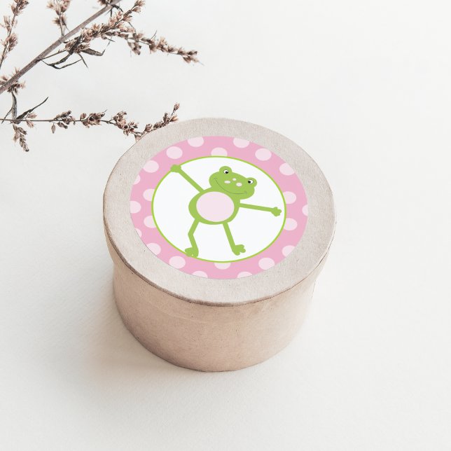 Pegatina Redonda Rana saltante en Pegatinas de Favor Rosa (Leap Frog Favor Sticker in Pink)