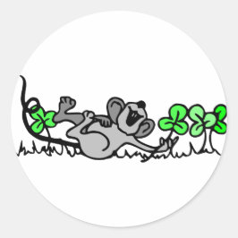 Pegatina Redonda Ratón Jugando En Chispas