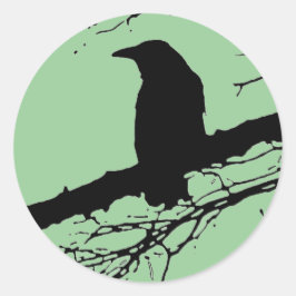 Pegatina Redonda Raven en el árbol