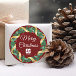 Pegatina Redonda Red Merry Christmas Wreath Personalizado Company F<br><div class="desc">Este hermoso pegatina fiesta de la compañía roja Merry Christmas está hecho personalizado con el logo de su negocio dentro de una festiva corona de berry con guirnaldas doradas envueltas alrededor de la vegetación. Moda,  vacaciones modernas presentan etiquetas para sus clientes o empleados corporativos.</div>