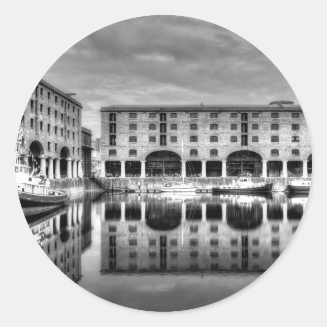 Pegatina Redonda Reflexiones del Liverpool de Albert Dock (Anverso)