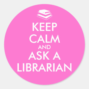 Pegatina Redonda Regalos bibliotecarios mantienen la calma Pregúnte