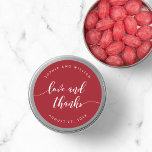 Pegatina Redonda Relax Script Amor y gracias Boda de color Personal<br><div class="desc">Pegatina de favores de boda con las palabras "amor y gracias" en un guión cursivo relajante en blanco contra un color de fondo editable (haga clic en personalizar para acceder). Personalízalo reemplazando el texto del marcador de posición. Para obtener más opciones como cambiar el tipo de letra y su tamaño/color,...</div>