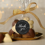 Pegatina Redonda Relax Script Gracias Color De Fondo Editable<br><div class="desc">Versátil Gracias pegatina que incluye las palabras "Gracias" en un guión cursivo relajante en blanco contra un color de fondo editable (haga clic en personalizar para acceder). Ideal para bodas o eventos como duchas de novias, duchas para bebés, etc. Personalízalo reemplazando el texto del marcador de posición. Para obtener más...</div>