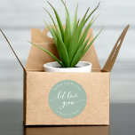 Pegatina Redonda Relax Script Let Love Groing Editable Color Boda<br><div class="desc">Pegatina de favores de boda con las palabras "deja crecer el amor" en un guión cursivo relajante en blanco contra un color de fondo editable (haga clic en personalizar para acceder). Personalízalo reemplazando el texto del marcador de posición. Para obtener más opciones como cambiar el tipo de letra y su...</div>