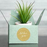 Pegatina Redonda Relax Script Let Love Groing Editable Color Boda<br><div class="desc">Pegatina de favores de boda con las palabras "deja crecer el amor" en un guión cursivo relajante en blanco contra un color de fondo editable (haga clic en personalizar para acceder). Personalízalo reemplazando el texto del marcador de posición. Para obtener más opciones como cambiar el tipo de letra y su...</div>