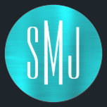 Pegatina Redonda Relieve metalizado azul turquesa Tres letras Monog<br><div class="desc">Un sencillo diseño monográfico de tres letras sobre pegatinas a favor. sellos para sobres monográficos de 3 letras en pareja boda. El fondo presenta una gráfica falsa azul oscuro de Relieve metalizado metálico de arte digital. El efecto de arte digital se imprime como una foto con un diseño de texto...</div>