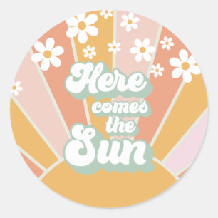 Pegatina Redonda Retro Aquí viene el Sol Daisy boho cumpleaños
