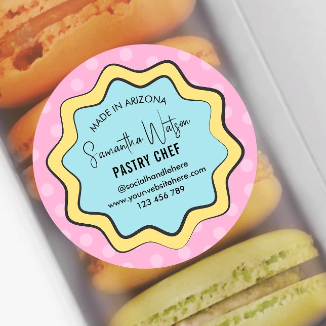 Pegatina Redonda Retro Fun Nostalgia Cafetería moderna Panadería Pa (Trendy pastry chef packaging labels in pastel colors and comis style design)
