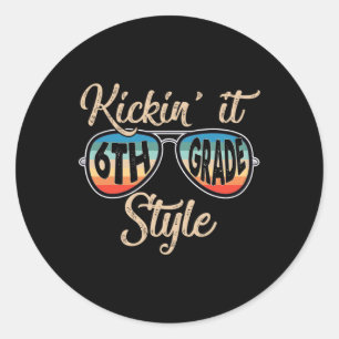 Pegatina Redonda Retro Kickin It Un Profesor De Estilo De 6º Grado