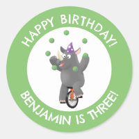 Rinoceronte gracioso en unicycle en cumpleaños per