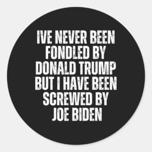Pegatina Redonda Rodeado Por Donald Trump, Fue Tornado Por Joe B