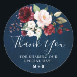 Pegatina Redonda Romántico acuarela burgundy rojo naval floral<br><div class="desc">Elegante y moderno romántico acuarela floral pegatina de agradecimiento de boda cuenta con un ramo de burgundy / Marsala , rosa sonrojado, rosas acuarela melocotón con follaje a juego en fondo naval. Perfecto para una boda de otoño / mediados de verano. Por favor, encuentre más diseños y variaciones coincidentes en...</div>
