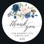 Pegatina Redonda Romántico Aquarela Rosa Beige Azul Marino Floral<br><div class="desc">Elegante y moderno sticker de agradecimiento de boda con aquarela floral romántica que presenta un ramo de rosas de aquarela azul marino, rosa beige, durazno con follaje a juego. Perfecto para una boda de otoño / mediados de verano. Por favor, busque más diseños y variaciones coincidentes en mi tienda "blissweddingpaperie"....</div>