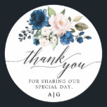 Pegatina Redonda Romántico Aquarela Rosa Floral Azul Marino Rubor<br><div class="desc">Elegante y moderno sticker de agradecimiento de boda con aquarela floral romántica que presenta un ramo de rosas de aquarela de color azul marino, rosa pálido y melocotón con follaje a juego. Perfecto para una boda de otoño / mediados de verano. Por favor, busque más diseños y variaciones coincidentes en...</div>