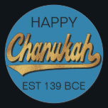 Pegatina Redonda Ronda de Pegatinas Retro de Chanukah/Hanukkah<br><div class="desc">Ronda de Pegatinas Retro Chanukah/Hanukkah. "Retro Feliz Chanukah EST 139 AC" Diviértase usando a estos pegatinas como toppers de tortas, etiquetas de regalo, cierres de bolsos de favores, o lo que sea que haga que sus festividades rompan! Personalice borrando "Happy" y "EST 139 AC" y añadiendo sus propias palabras, usando...</div>