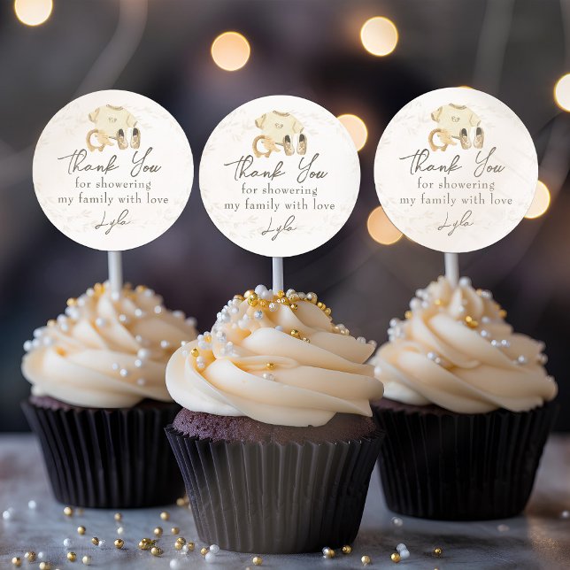 Pegatina Redonda Ropa de bebé Género Neutral Baby Shower Gracias (Baby Shower Favor Stickers - from my Baby Clothes Baby Shower Collection)