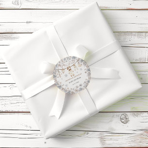 Pegatina Redonda Ropa de invierno: Bebé frío fuera de Baby Shower