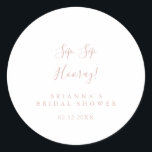 Pegatina Redonda Rosa Gold Sip Sip Hooray Bridal Shower<br><div class="desc">Este rosa de sorbo dorado hooray ducha de novia favorece al pegatina es perfecto para una ducha nupcial moderna. El diseño,  sencillo y elegante,  presenta una tipografía de escritura clásica y elegante en oro rosa.</div>