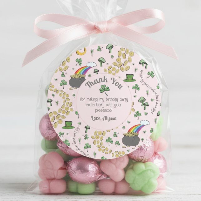 Pegatina Redonda Rosa, Lindo y Curvilíneo Agradecimiento del Día de (St Patrick's Day Thank You Sticker for Her. Four Leaf Clover Rainbow Green Shamrock Pattern for Kids)