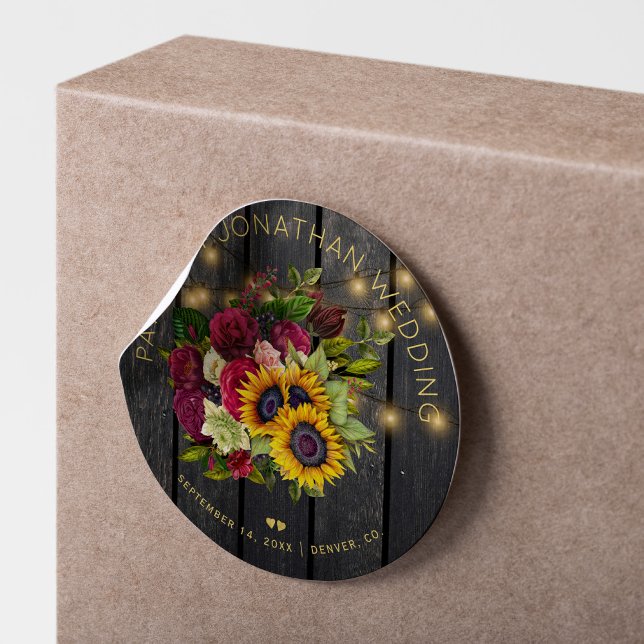 Pegatina Redonda Rosas girasoles y  burdeos boda de madera rústica (Subido por el creador)