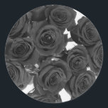 Pegatina Redonda Rosas negros Boda romántico elegante<br><div class="desc">Personalizar con cualquier texto. Los elementos coincidentes están disponibles.</div>