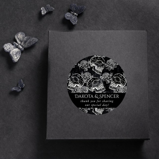 Pegatina Redonda Rosas Skulls y Chalk | Gótico Glam Gracias (Subido por el creador)