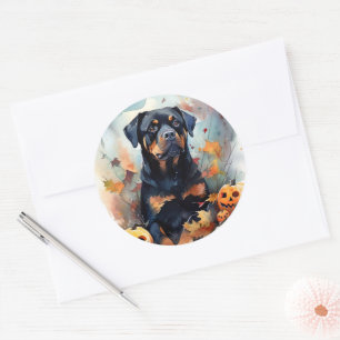 Pegatina Redonda Rottweiler de Halloween con calabazas espeluznante