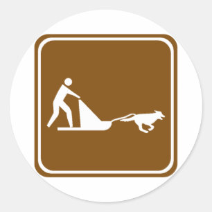 Pegatina Redonda Rótulo sledding de la carretera del perro