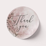 Pegatina Redonda Rubor Floral Moon | Script Gracias Favor De Boda<br><div class="desc">Expresar su gratitud con este elegante pegatina de agradecimiento que presenta una delicada acuarela rosa de color rosa floral luna llena y refinada tipografía de escritura. El diseño místico añade un toque romántico y celeste a tus favoritos y papelería. Perfecto para muchas ocasiones, como bodas, fiestas de compromiso, cenas de...</div>