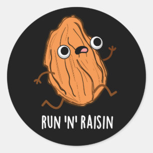 Pegatina Redonda Run N Raisin Funny Food Pun Dark BG