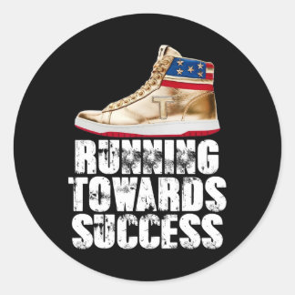 Pegatina Redonda Running Towards Success Trump Sneakers Republican