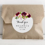 Pegatina Redonda Rustic Rubor Burgundy Gracias Favor De Boda<br><div class="desc">Este rústico burgundy de agradecimiento a la boda favorece al pegatina redondo clásico, perfecto para un boda sencillo. El diseño presenta flores rosadas, onduladas, rojas, borgoñas y a bordo de las acuarelas con follaje verde. Haga que el pegatina le asigne las etiquetas propias, incluyendo sus nombres, el evento (si procede)...</div>