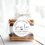 Pegatina Redonda Rustic S'more Love Favor<br><div class="desc">Estos encantadores pegatinas son perfectos para los favores de la ducha de bebé,  los favores de la ducha de novia,  fiestas de cumpleaños y bodas. Vea toda la colección para ver más elementos coincidentes.</div>