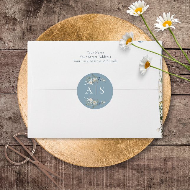 Pegatina Redonda Rústico Boda de Flores y Daisies Azul (Rustic Dusty Blue Wildflowers & Daisies Wedding Invitation Stickers)