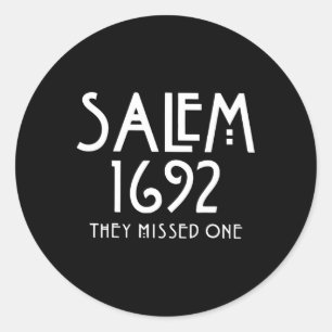 Pegatina Redonda Salem 1692 Se Perdieron Un Divertido Salem Hallowe