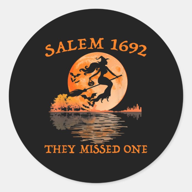 Pegatina Redonda Salem 1692 Se Perdieron Un Salón De Baño De Brujas (Anverso)