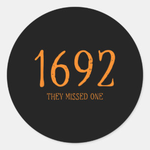 Pegatina Redonda Salem 1692 Se Perdieron Una Graciosa Bruja De Hall