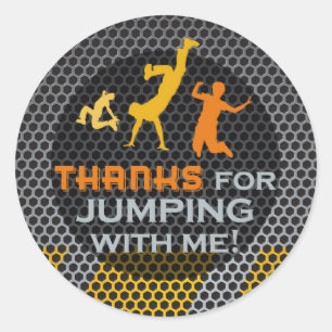 Pegatina Redonda Salte al muchacho del cumpleaños que el hacer