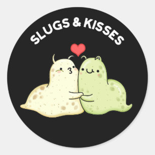 Pegatina Redonda Saltos Y Besos Graciosos Slug Pun Dark BG