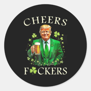 Pegatina Redonda Saludos por la bebida divertida de cerveza St Patr