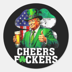 Pegatina Redonda Saludos por la bebida divertida de cerveza St Patr