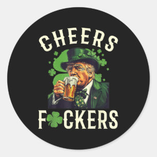 Pegatina Redonda Saludos por la bebida divertida de cerveza St Patr