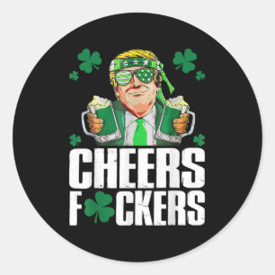 Pegatina Redonda Saludos por la bebida divertida de cerveza St Patr