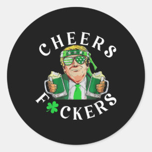 Pegatina Redonda Saludos por la bebida divertida de cerveza St Patr